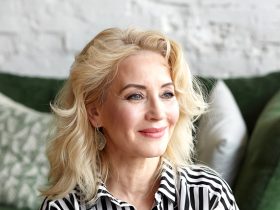5 Methods to Have Voluminous and Attractive Hair in Center Age
