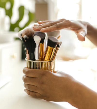 How To Deep Clear Even The Dirtiest Make-up Brushes