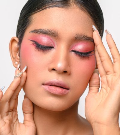 Doing Your Make-up for Social Media vs IRL: The Key Variations