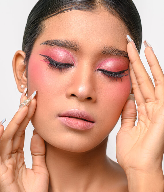 Doing Your Make-up for Social Media vs IRL: The Key Variations